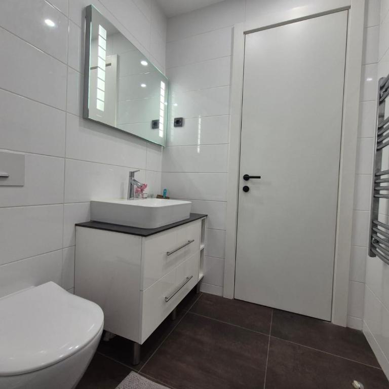 A Blok Modern Apartment - One-Bedroom Apartment - 11