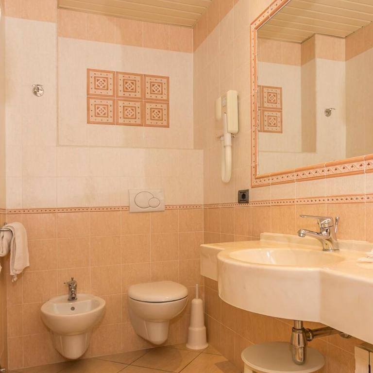 Hotiday Room Collection - Stresa - Camera Tripla - 9