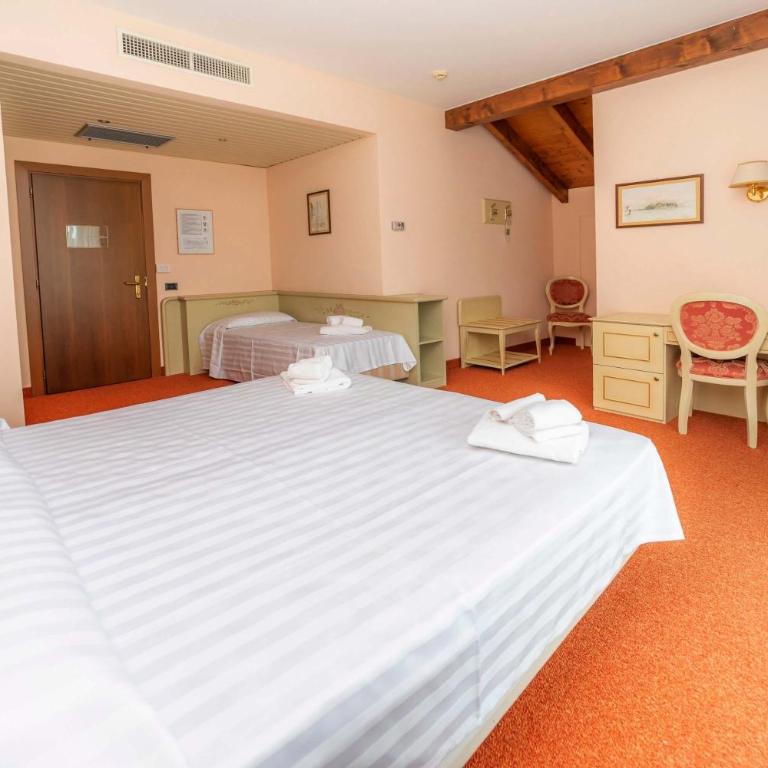 Hotiday Room Collection - Stresa - Camera Tripla - 2