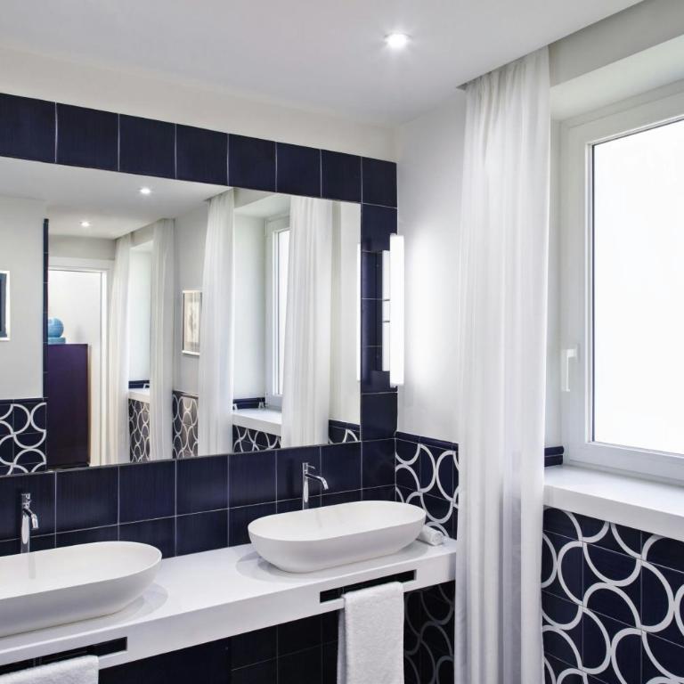 Pazziella, a Luxury Collection Hotel, Capri - One-Bedroom Capri King Suite with Balcony and Sea View - 4