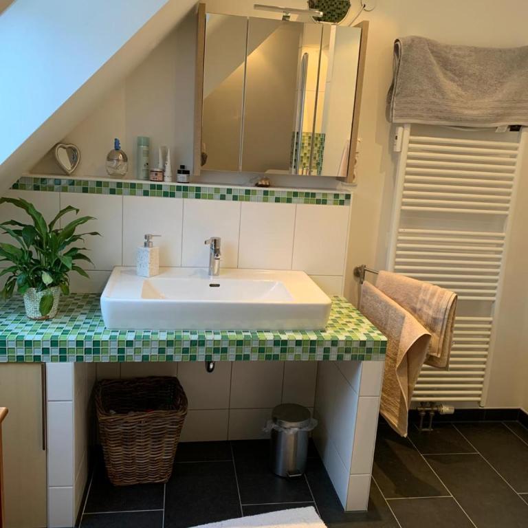 FRIDA - Dachpalais, nahe City, HBF und Wertach-Park - Two-Bedroom Apartment with Balcony - 15