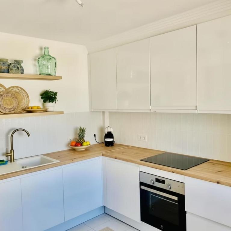 Elviria 2-level Apt Beach-Pool access, fully equipped - Three-Bedroom Apartment - 9