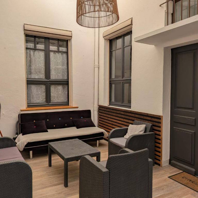 T3 de 75 m2 avec véranda et parking, à 5 min des Thermes à Luchon - Two-Bedroom Apartment - 3