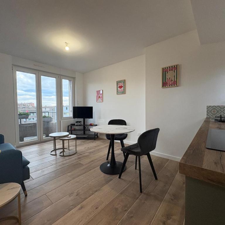 Duplex - pop et coloré - au cœur du centre ville - Appartement 1 Chambre - 21