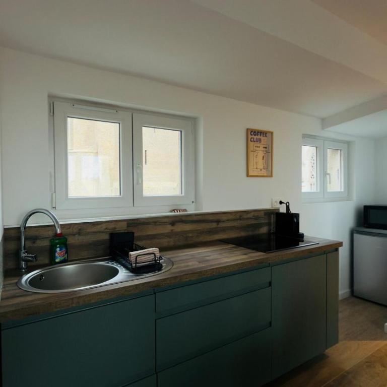 Duplex - pop et coloré - au cœur du centre ville - Appartement 1 Chambre - 25