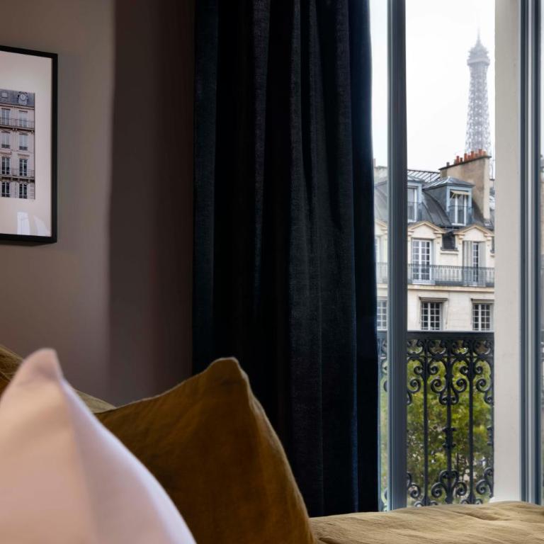 Rayz Eiffel - Deluxe Room with Balcony and Eiffel Tower View - 11
