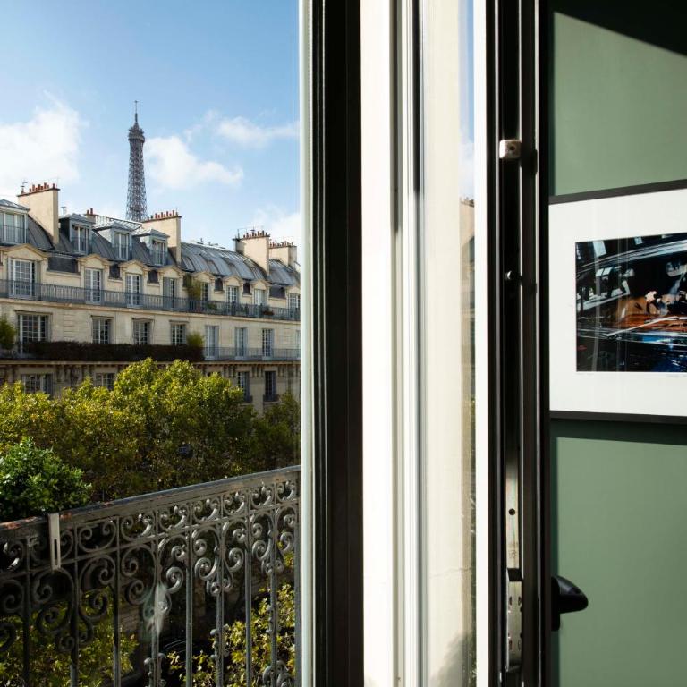 Rayz Eiffel - Deluxe Room with Balcony and Eiffel Tower View - 9