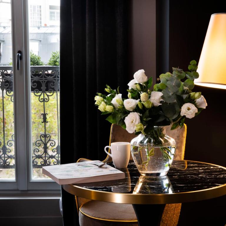 Rayz Eiffel - Deluxe Room with Balcony and Eiffel Tower View - 8