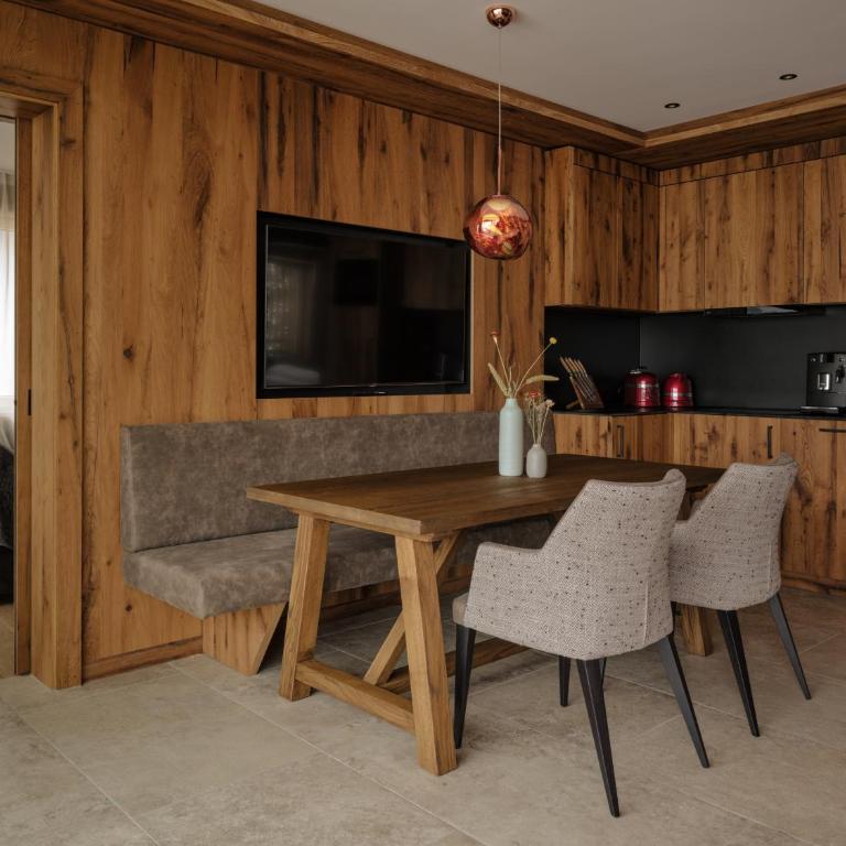 Sandhof Apartments - Apartment mit 2 Schlafzimmern und Bergblick - 13