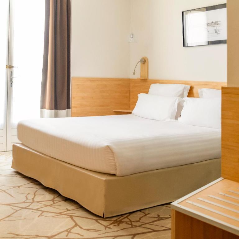 Grand Hotel Francais - Chambre Lit Queen-Size Deluxe avec Balcon - 7