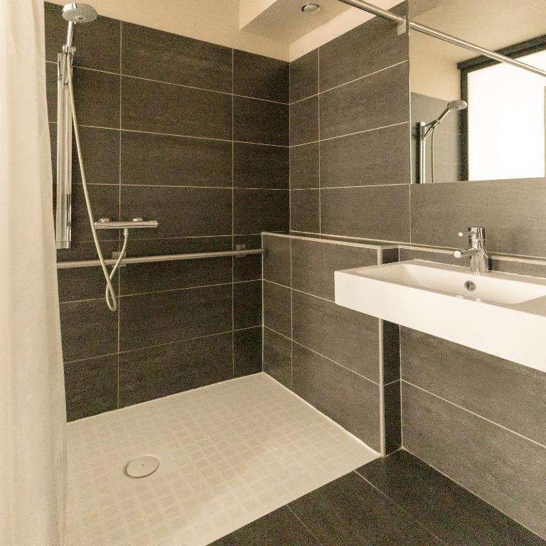 Grand Hotel Francais - Chambre Double - Rez-de-Chaussée - Accessible aux Personnes à Mobilité Réduite - 4