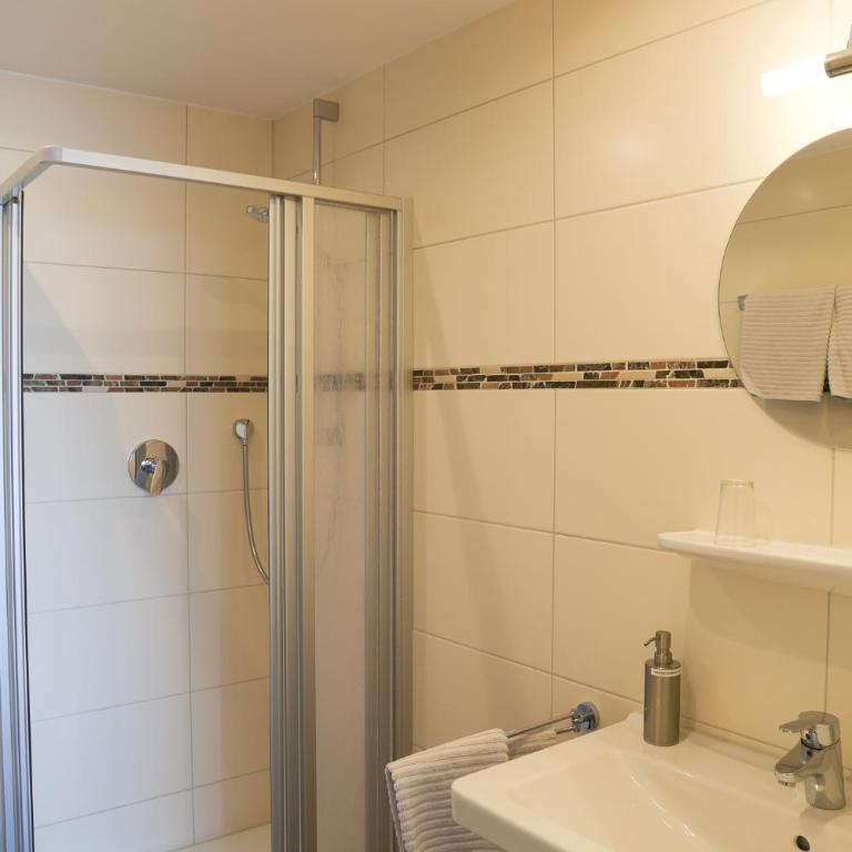 Hotel Garni Post - Standard Doppelzimmer mit Dusche - 8