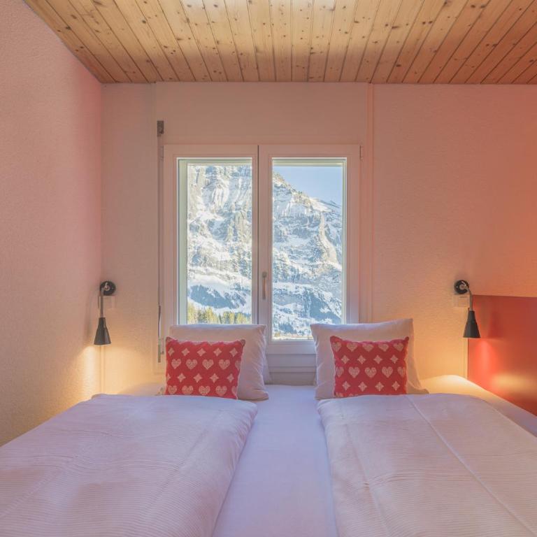 Alpinhotel Bort - Sechsbettzimmer mit Blick auf den Eiger - 1