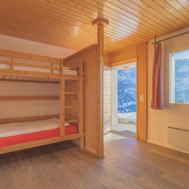 Alpinhotel Bort - Sechsbettzimmer mit Blick auf den Eiger - 7
