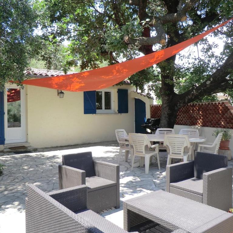 Nice Petite maison mitoyenne avec piscine - Maison 1 Chambre - 1