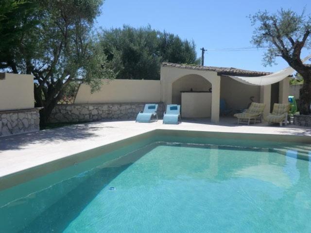 Nice Petite maison mitoyenne avec piscine - Maison 1 Chambre - 14