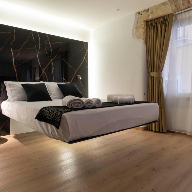 Flá Suite Castello - King Room with Spa Bath - 3