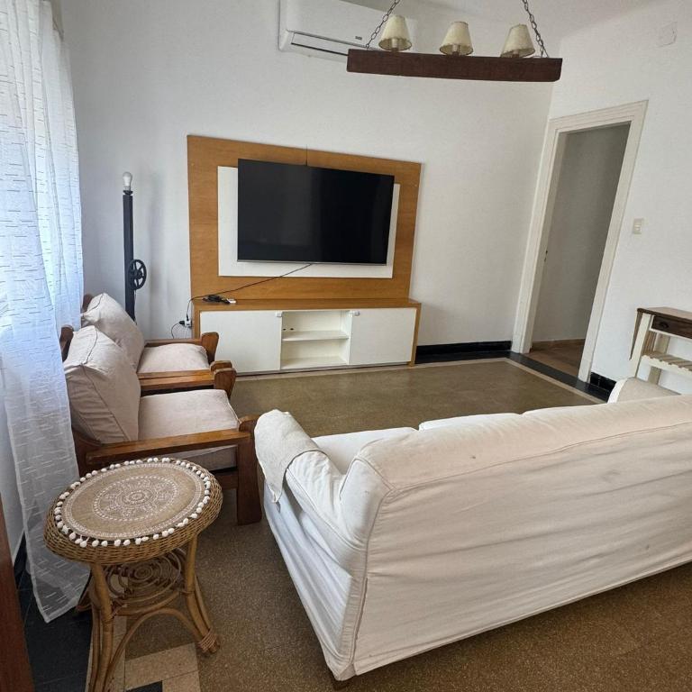 Amplia Planta - 3 dorm con Terraza y Parrilla, ideal familia - Three-Bedroom Apartment - 2