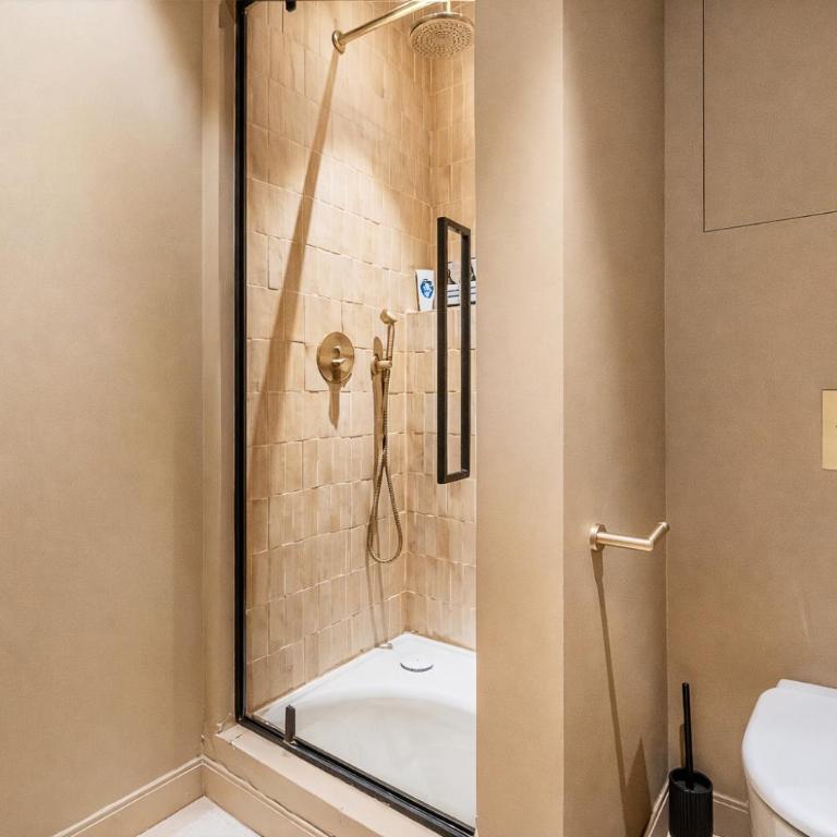 Elegant Triplex with Terrace & AC - Perfect for 6 Guests - Apartamento de 3 dormitorios - 12