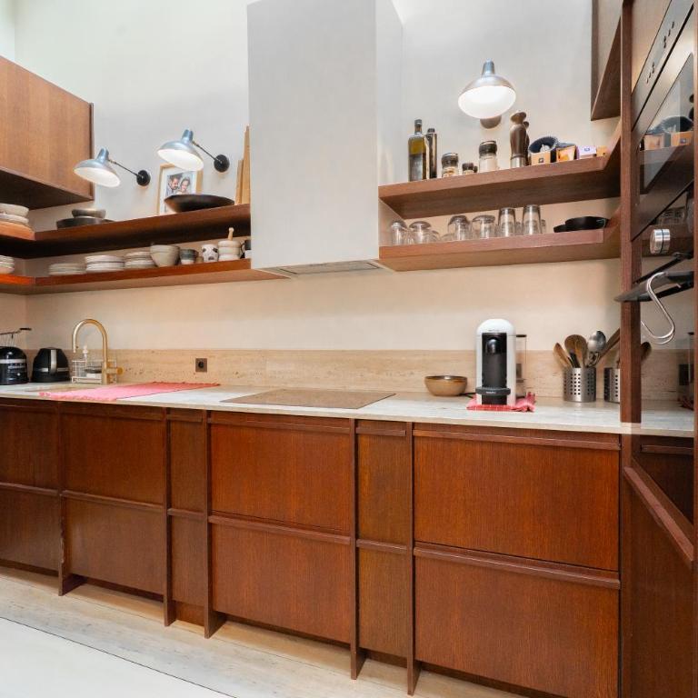 Elegant Triplex with Terrace & AC - Perfect for 6 Guests - Apartamento de 3 dormitorios - 8