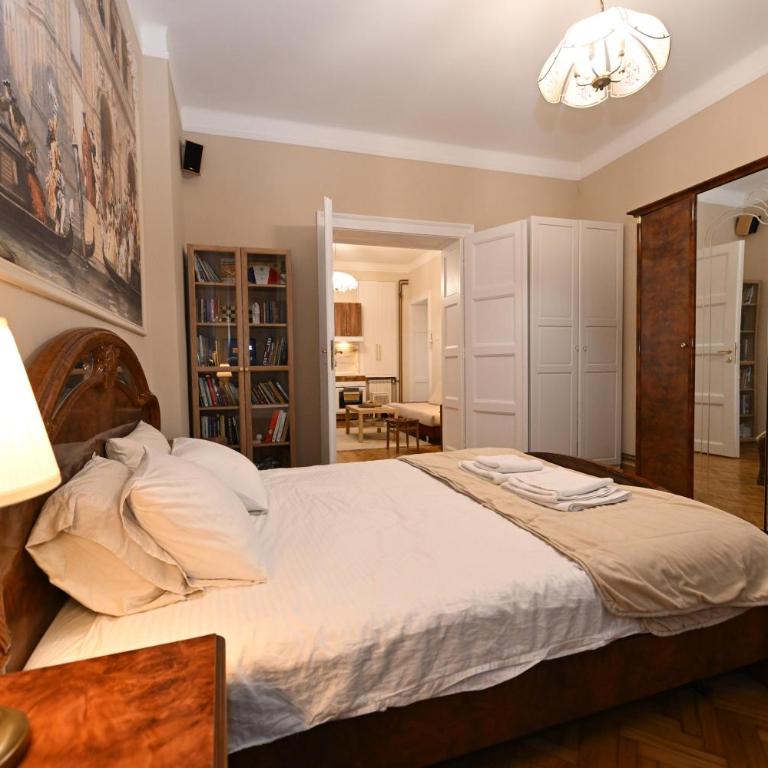 La Mascarade - One-Bedroom Apartment - 8