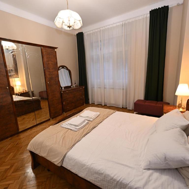 La Mascarade - One-Bedroom Apartment - 11