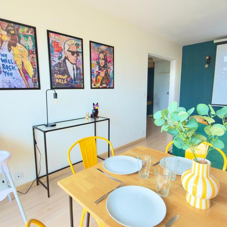 Vue Toits d Amiens Sauna & Cinéma Balcon Parking - Three-Bedroom Apartment with View - 4