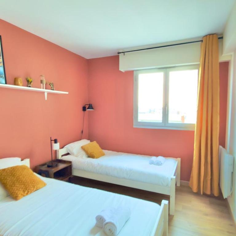 Vue Toits d Amiens Sauna & Cinéma Balcon Parking - Three-Bedroom Apartment with View - 60