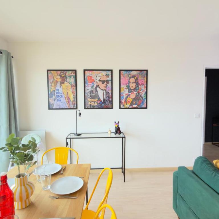 Vue Toits d Amiens Sauna & Cinéma Balcon Parking - Three-Bedroom Apartment with View - 11