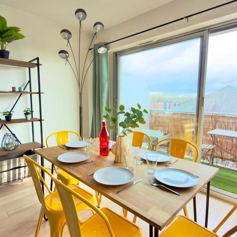 Vue Toits d Amiens Sauna & Cinéma Balcon Parking - Three-Bedroom Apartment with View - 15