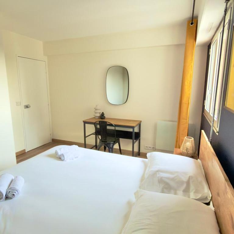 Vue Toits d Amiens Sauna & Cinéma Balcon Parking - Three-Bedroom Apartment with View - 16