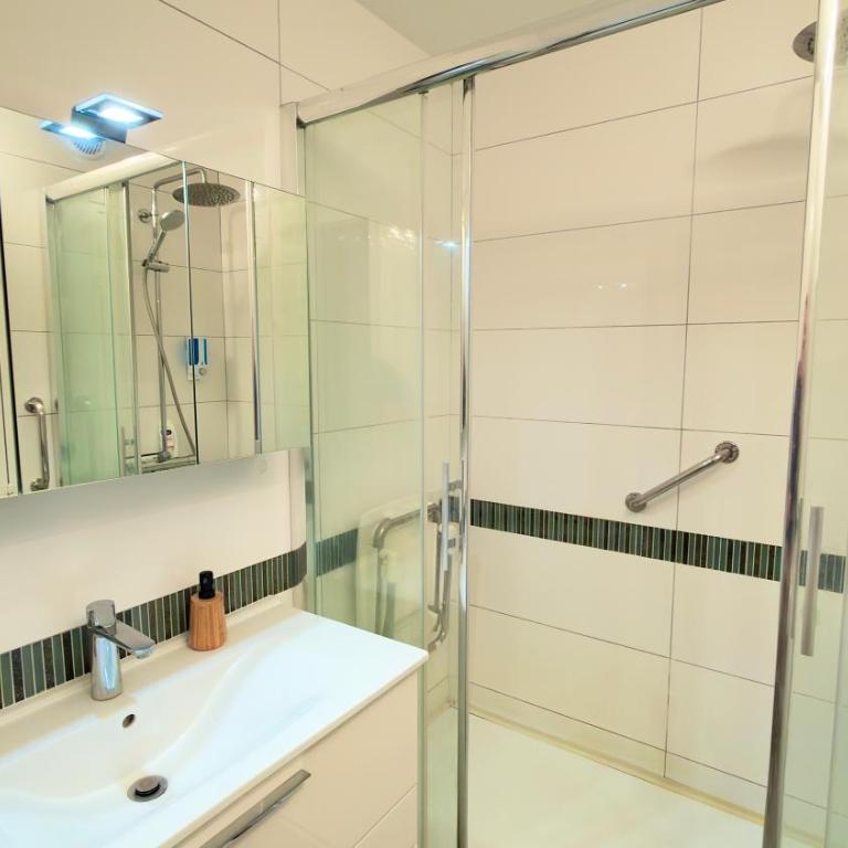 Vue Toits d Amiens Sauna & Cinéma Balcon Parking - Three-Bedroom Apartment with View - 21