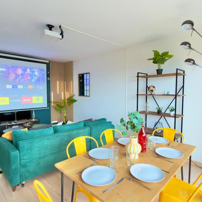 Vue Toits d Amiens Sauna & Cinéma Balcon Parking - Three-Bedroom Apartment with View - 59