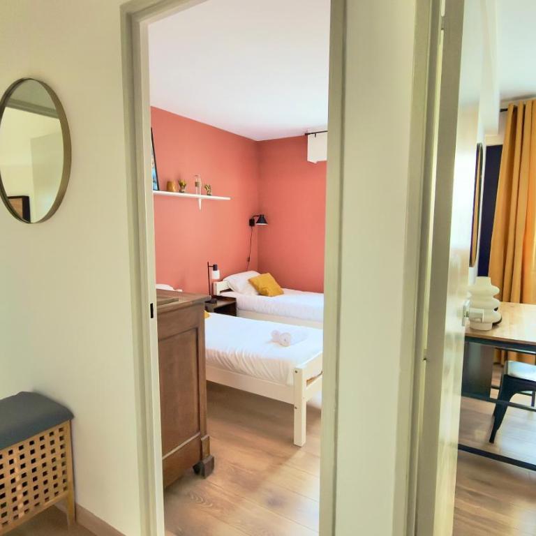 Vue Toits d Amiens Sauna & Cinéma Balcon Parking - Three-Bedroom Apartment with View - 33