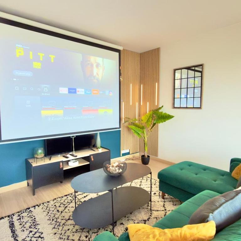 Vue Toits d Amiens Sauna & Cinéma Balcon Parking - Three-Bedroom Apartment with View - 35