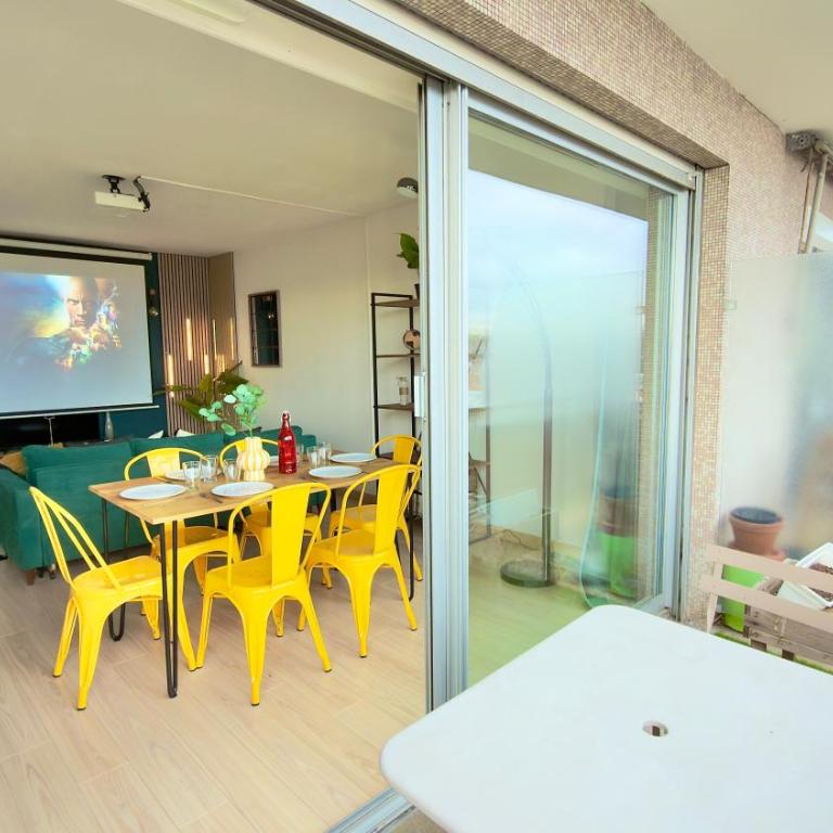 Vue Toits d Amiens Sauna & Cinéma Balcon Parking - Three-Bedroom Apartment with View - 39