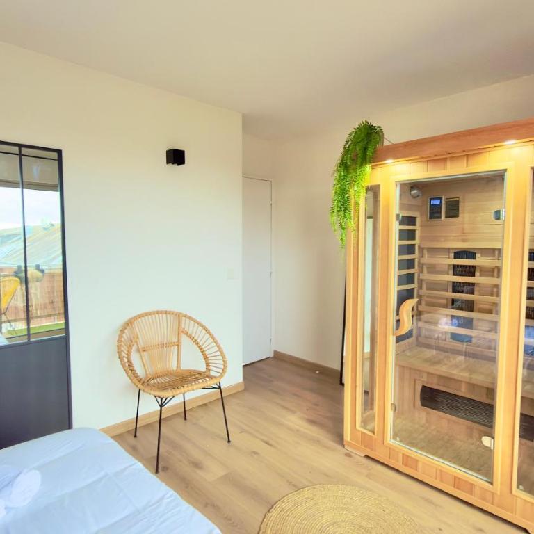 Vue Toits d Amiens Sauna & Cinéma Balcon Parking - Three-Bedroom Apartment with View - 53