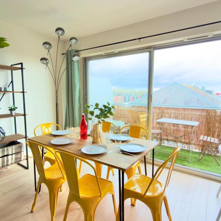 Vue Toits d Amiens Sauna & Cinéma Balcon Parking - Three-Bedroom Apartment with View - 58