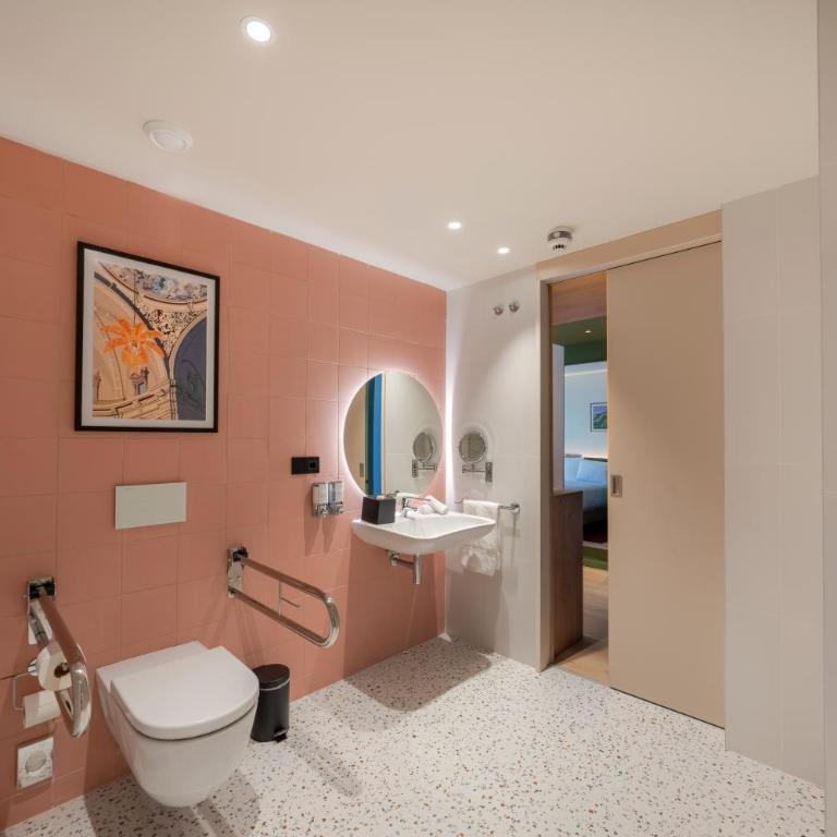 Hampton By Hilton Alicante Airport - Queen Room - Accessible - 6