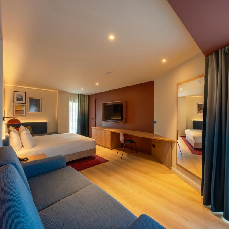 Hampton By Hilton Alicante Airport - King Room with Sofa Bed - 9