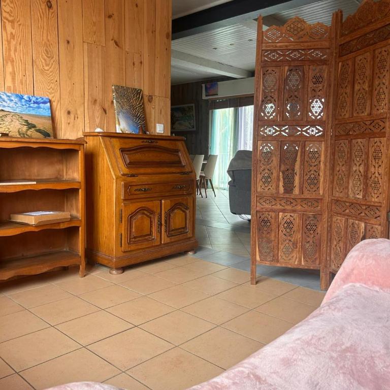 Détente garanti, bassin, piscine, plage à pied - Four-Bedroom House - 10