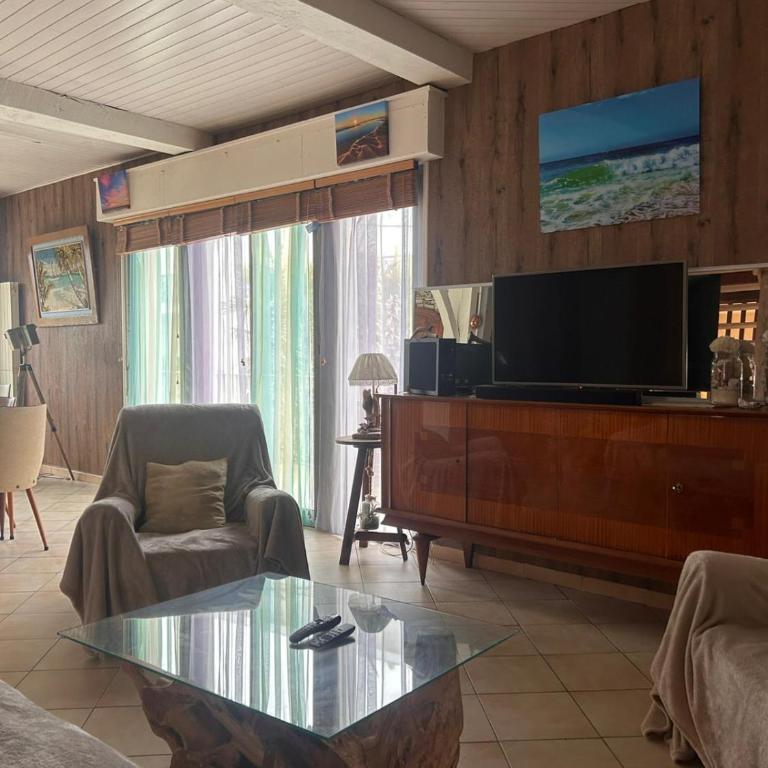 Détente garanti, bassin, piscine, plage à pied - Four-Bedroom House - 22