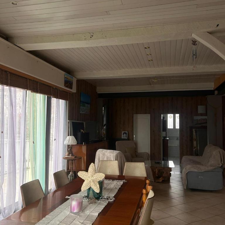 Détente garanti, bassin, piscine, plage à pied - Four-Bedroom House - 29