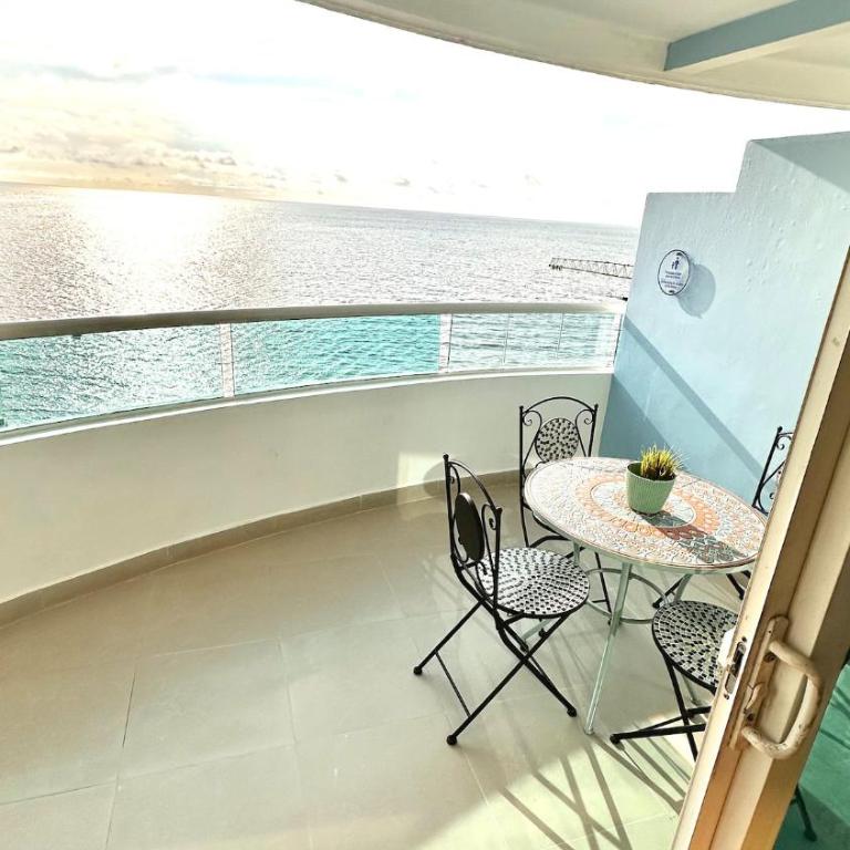 Vive Cartagena frente al mar y el lago - Two-Bedroom Apartment with Balcony and Sea View - 55