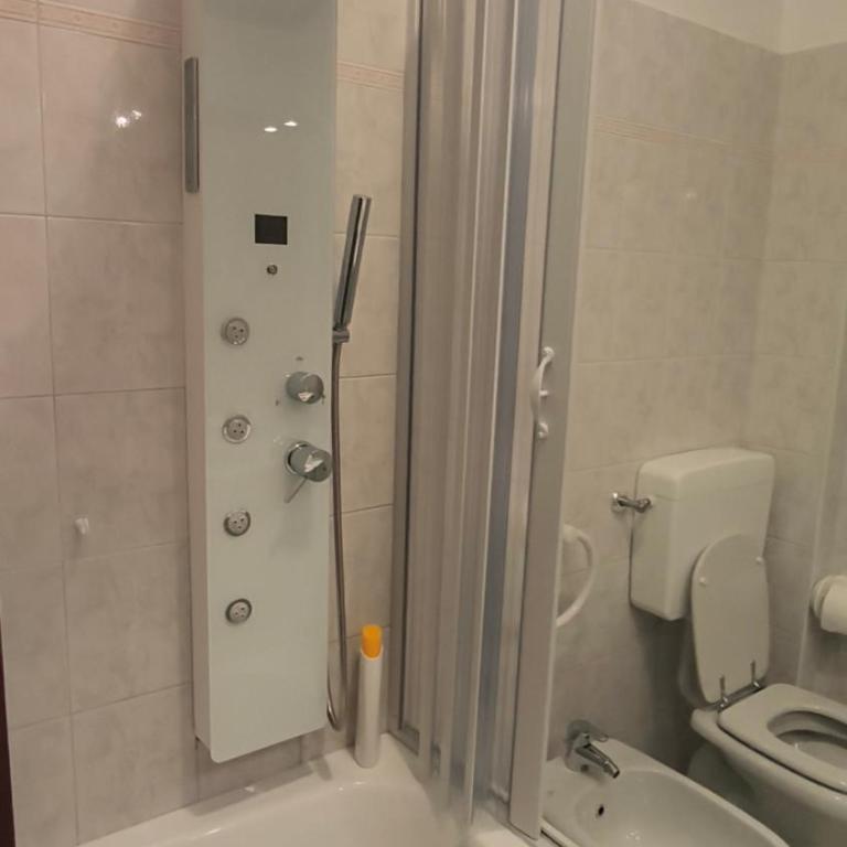 Bernina Express Apartment Il cuore di Lara e Stefy right in front of the train station, with garden and free parking - Apartment mit 1 Schlafzimmer - 23