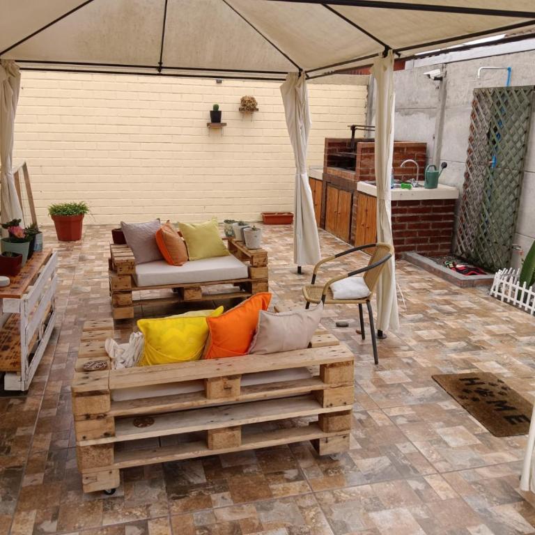 Casa en zona tranquila y a minutos de todo - Three-Bedroom House - 2
