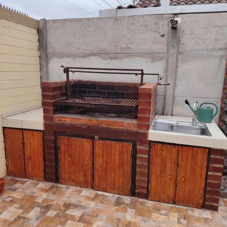 Casa en zona tranquila y a minutos de todo - Three-Bedroom House - 4