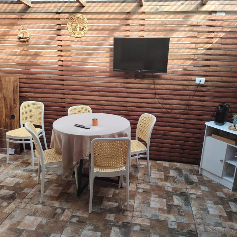Casa en zona tranquila y a minutos de todo - Three-Bedroom House - 8