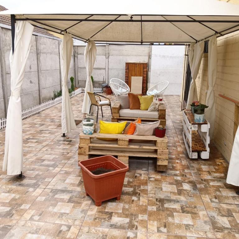 Casa en zona tranquila y a minutos de todo - Three-Bedroom House - 12