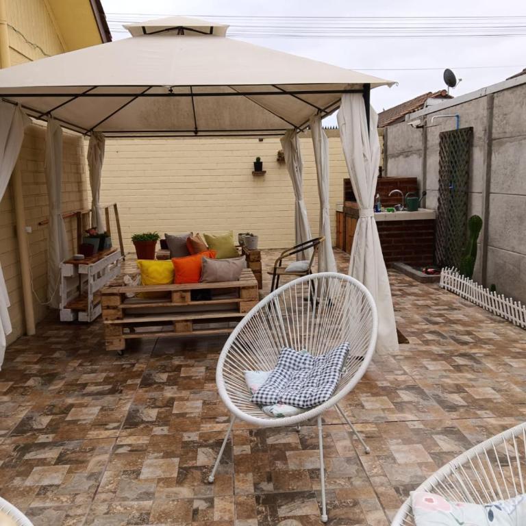 Casa en zona tranquila y a minutos de todo - Three-Bedroom House - 13